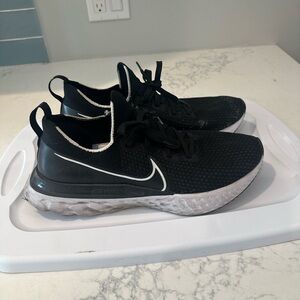 Nike Infinity React FlyKnit Mens Sneakers